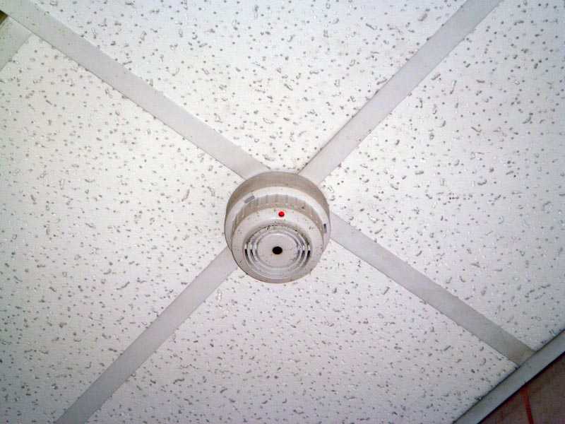 Вытяжка (вентиляция) под натяжной потолок на кухне: зачем нужна и как правильно установить