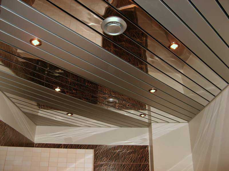 Какой потолок лучше сделать в ванной - 50 фото идей дизайна