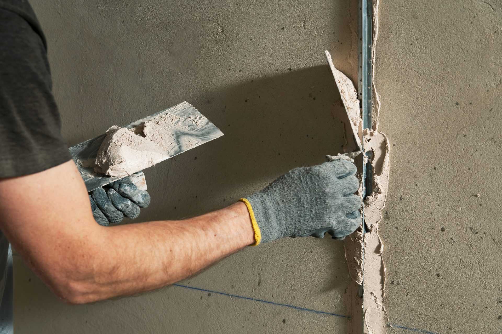 Чем выровнять стены под обои и как это правильно сделать своими руками разными материалами