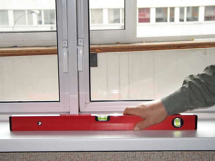 Правильная установка подоконника под существующее пластиковое окно