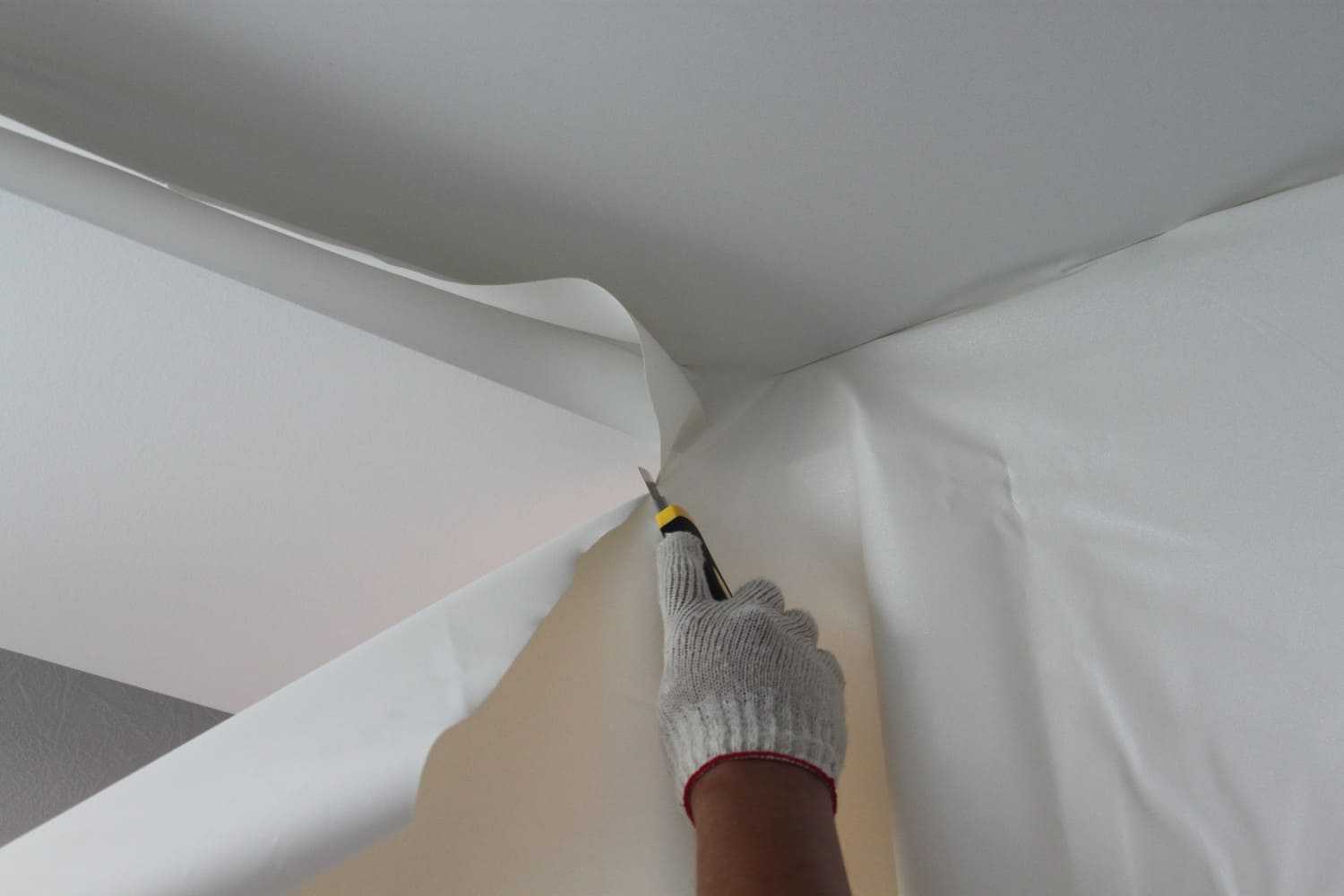 Какие потолки лучше натяжные потолки тканевые или ПВХ и почему Характеристики тканевых потолков Clipso Монтаж бесшовного натяжного потолка - пошаговая