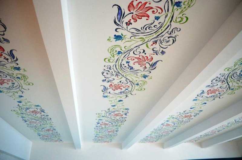 Дизайн и технология нанесения росписи на потолок