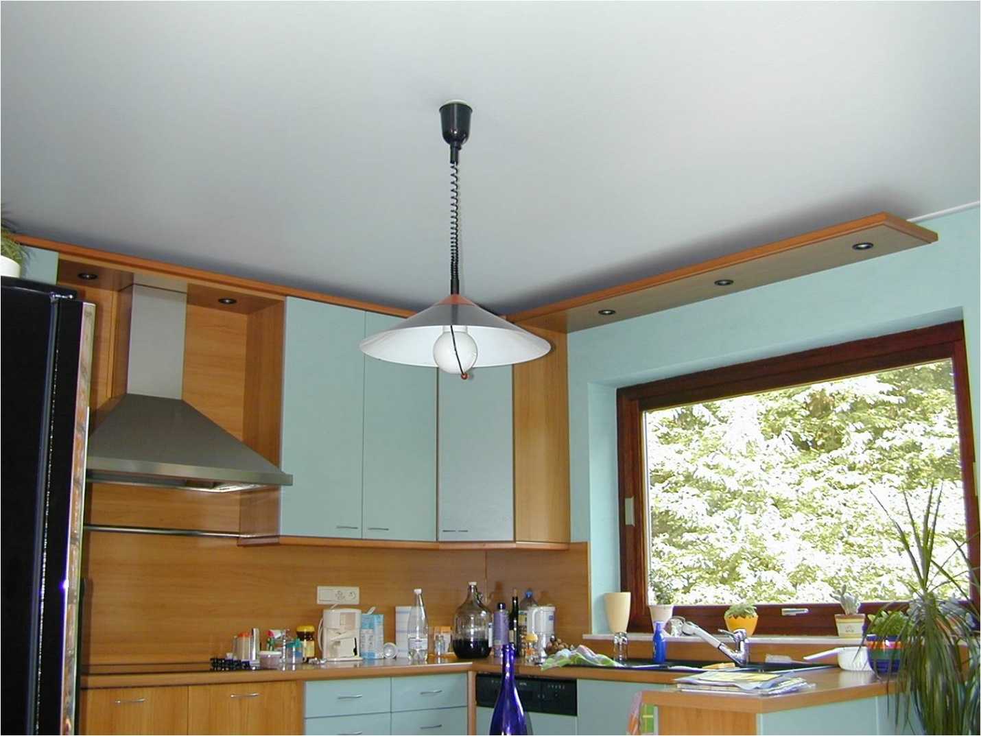 Какого цвета сделать натяжной потолок на кухне: популярные и необычные варианты