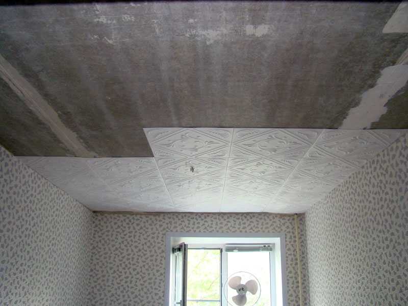 Плитка потолочная без швов: как правильно клеить бесшовный потолок, потолочные панели, виды