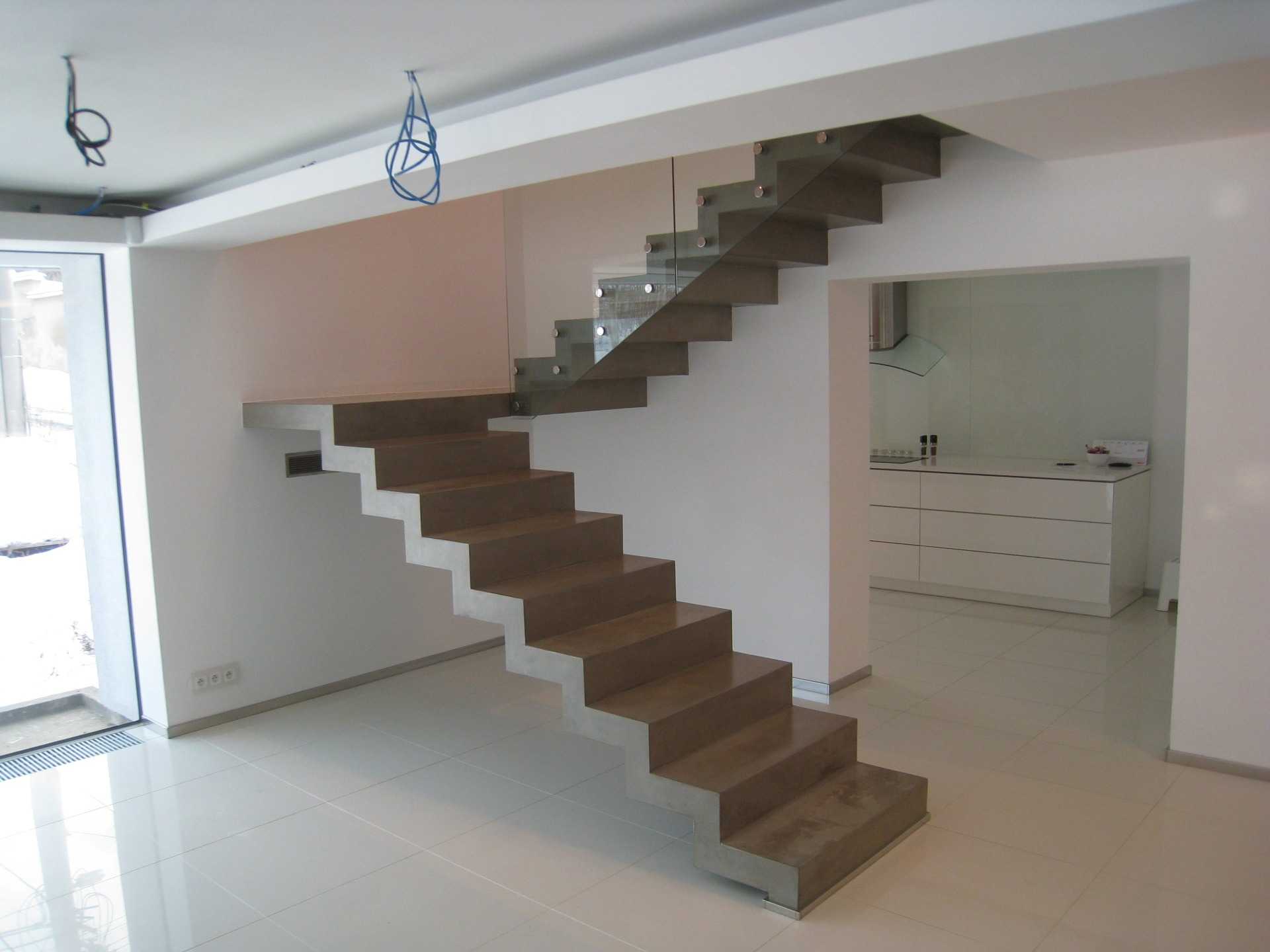 Лестница на второй этаж в частном доме: виды, формы, материалы, отделка, цвет, стили