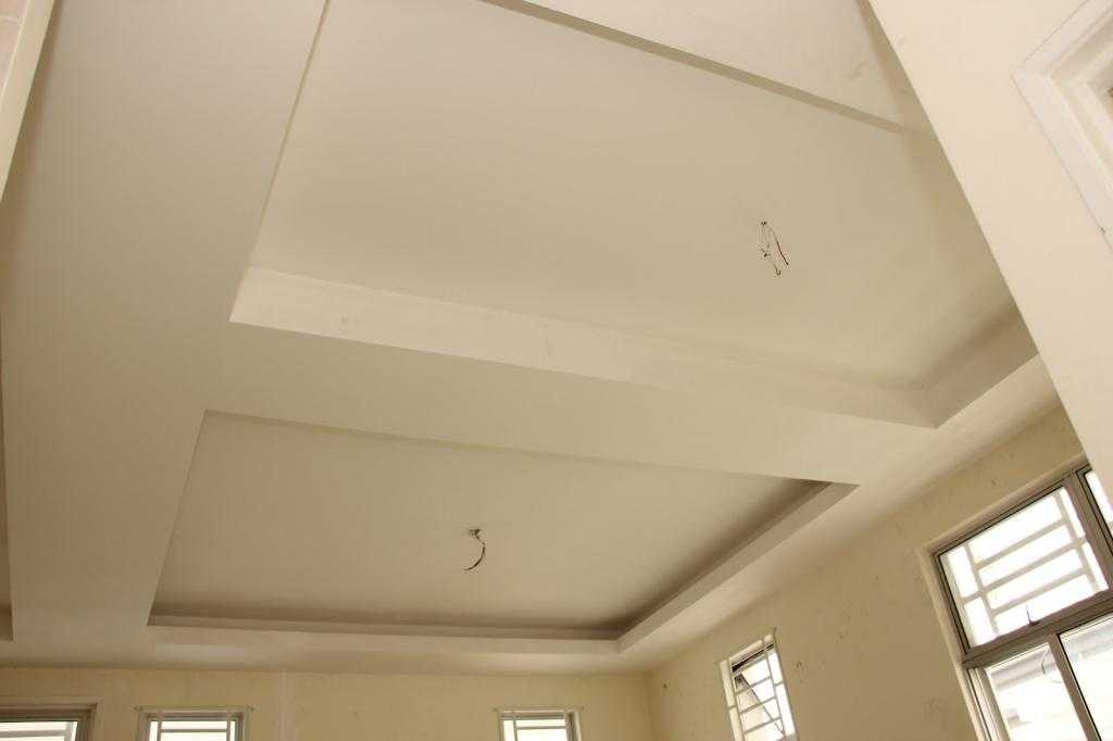 Чем отличается натяжной потолок от подвесного: что лучше и в чем разница?