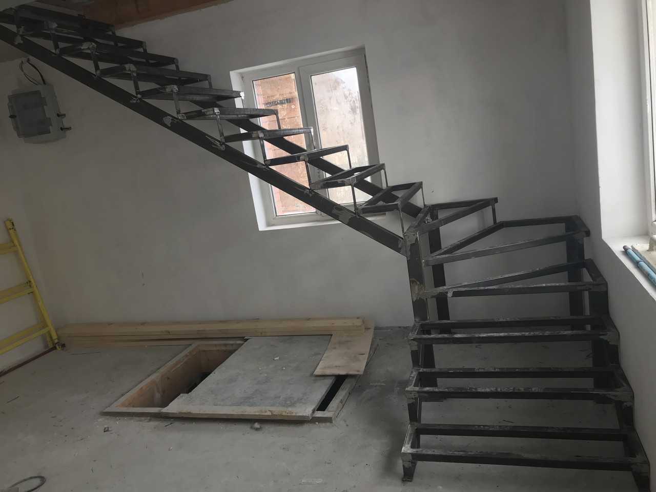 Плюсы и минусы металлических наружных лестниц