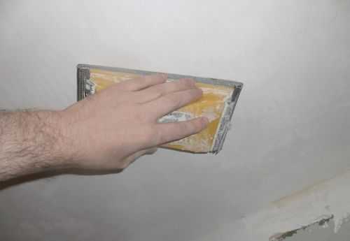 Как выровнять потолок
