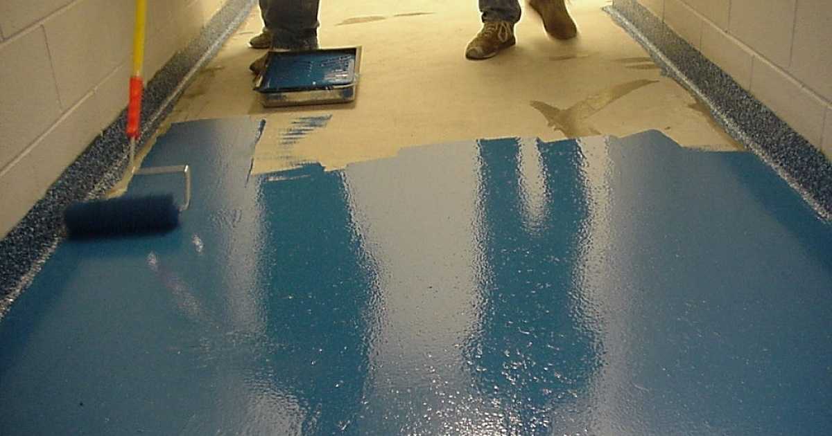 Покраска бетонного пола: как и чем правильно покрасить в жилой комнате в квартире, износостойкая и эпоксидная краска, акриловая и резиновая для ванной