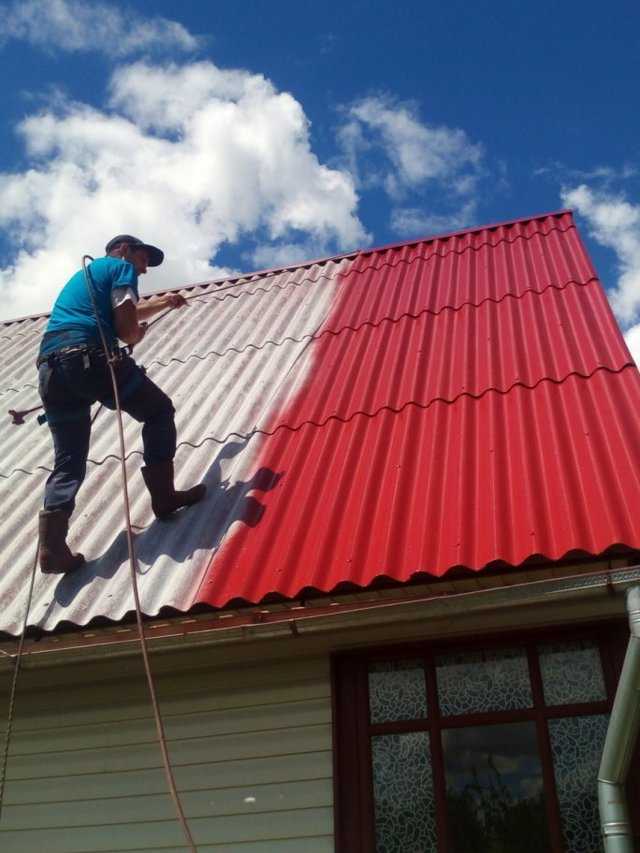 Чем покрасить шифер на крыше загородного дома