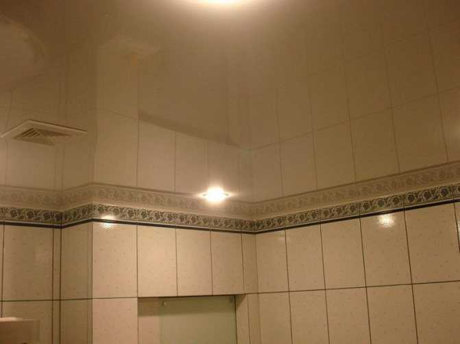 Потолок в ванной комнате: какой выбрать?