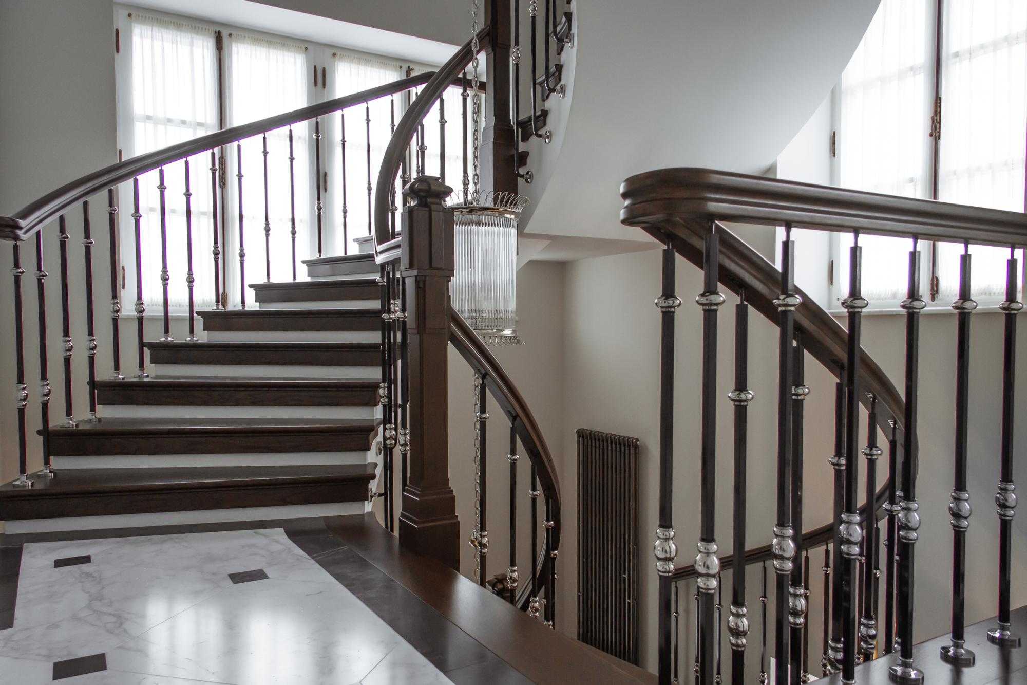 Перила для лестниц в частном доме – какие выбрать, из какого материала, как установить